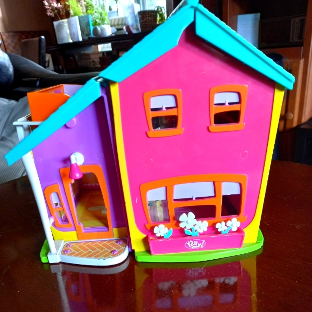 Polly Pocket portable house